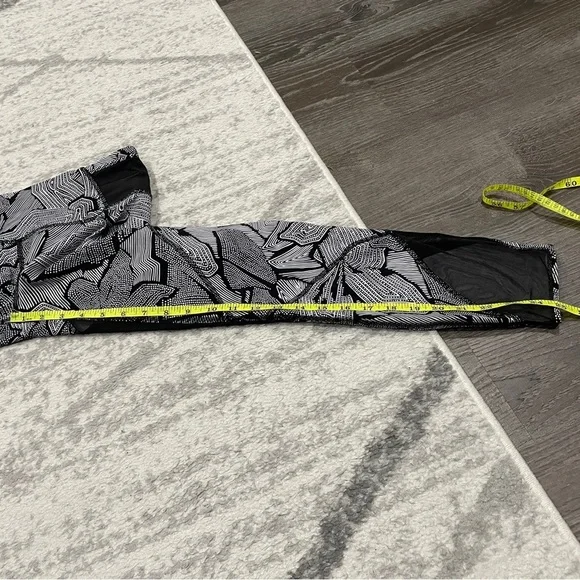 Lululemon Goal Crusher 7/8 Tight in Dottie Tribe White Black / Black - Picture 16 of 16
